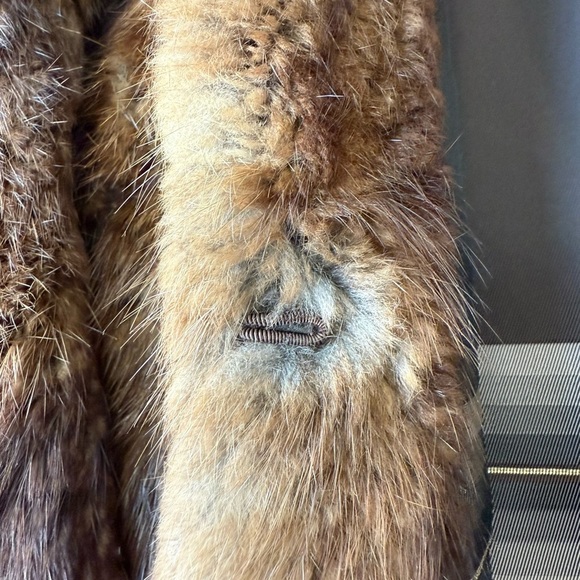 Lazarus Cape Brown Muskrat Fur Cape Vintage 1940s Lazarus Columbus Size Large - Picture 9 of 11